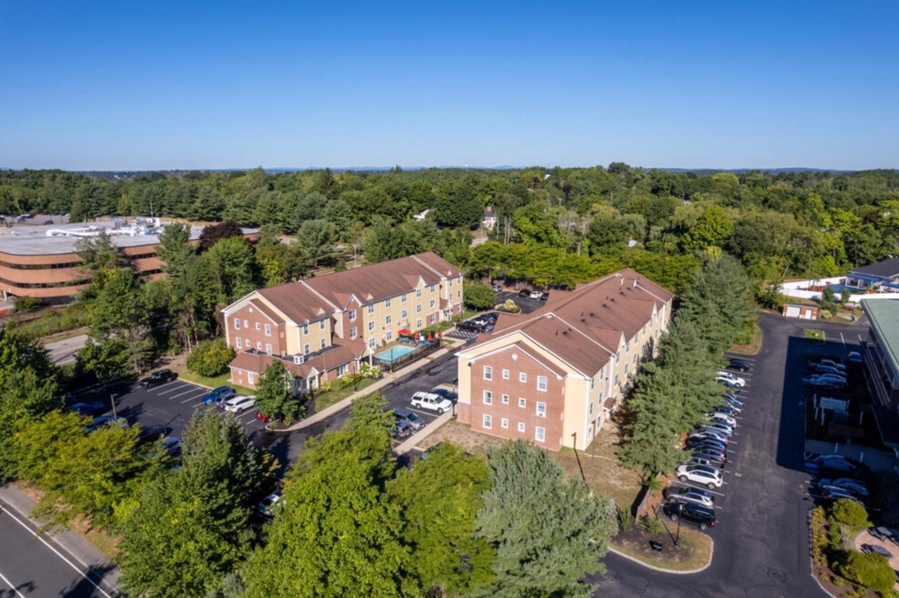 Residences At Tewksbury Exterior photo