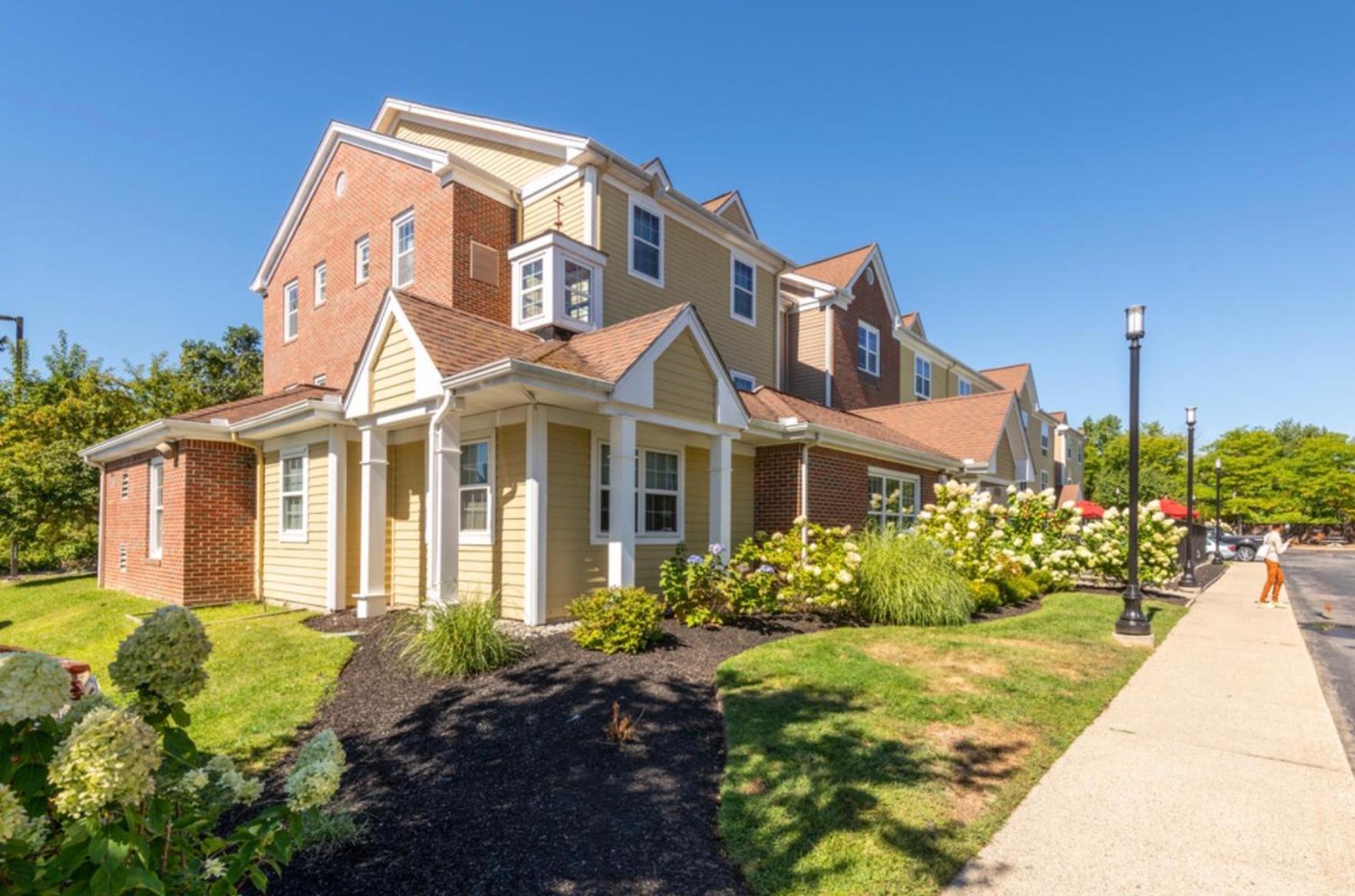 Residences At Tewksbury Exterior photo