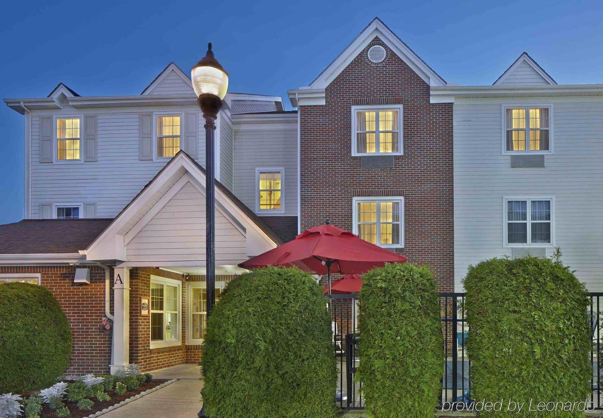 Residences At Tewksbury Exterior photo